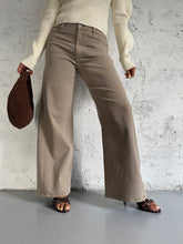 Carica l&#39;immagine nel visualizzatore di Gallery, SAND DENIM

