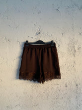 Carica l&#39;immagine nel visualizzatore di Gallery, SHORTS LACE CHOCO
