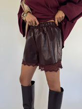 Carica l&#39;immagine nel visualizzatore di Gallery, SHORTS SKIN LACE BORDEAUX
