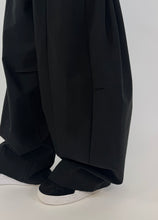 Carica l&#39;immagine nel visualizzatore di Gallery, PANTALONE STYLE NERO
