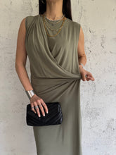Carica l&#39;immagine nel visualizzatore di Gallery, CUT DRESS
