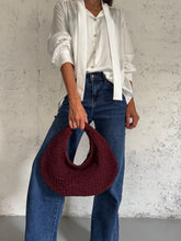 Carica l&#39;immagine nel visualizzatore di Gallery, ROUND BAG BORDEAUX
