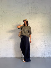 Carica l&#39;immagine nel visualizzatore di Gallery, T-SHIRT SHOULDER AUTUMN OLIVA
