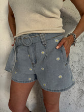Carica l&#39;immagine nel visualizzatore di Gallery, SHORTS DAISY
