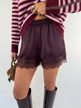 Carica l&#39;immagine nel visualizzatore di Gallery, SHORTS LACE BORDEAUX
