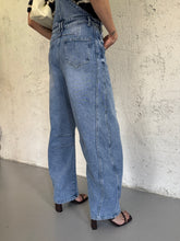Carica l&#39;immagine nel visualizzatore di Gallery, Jump denim globe
