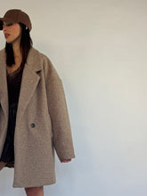 Carica l&#39;immagine nel visualizzatore di Gallery, COAT CURLY HAVANA
