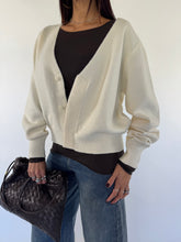 Carica l&#39;immagine nel visualizzatore di Gallery, CARDIGAN BOTTON DOWN BURRO
