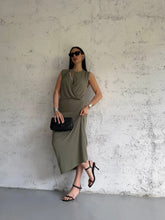 Carica l&#39;immagine nel visualizzatore di Gallery, CUT DRESS
