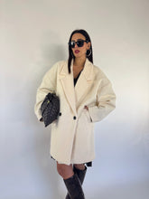 Carica l&#39;immagine nel visualizzatore di Gallery, COAT CURLY PANNA
