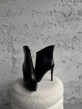 Carica l&#39;immagine nel visualizzatore di Gallery, Styled heel
