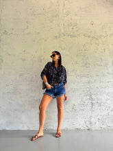 Carica l&#39;immagine nel visualizzatore di Gallery, SHIRT PAISLEY ROUCHES
