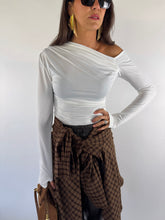 Carica l&#39;immagine nel visualizzatore di Gallery, MAGLIA CUT BIANCA
