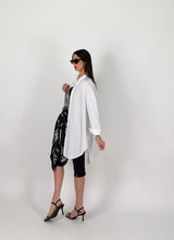Carica l'immagine nel visualizzatore di Gallery, LONGLINE SHIRT BIANCA

