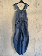 Carica l&#39;immagine nel visualizzatore di Gallery, Jump denim globe

