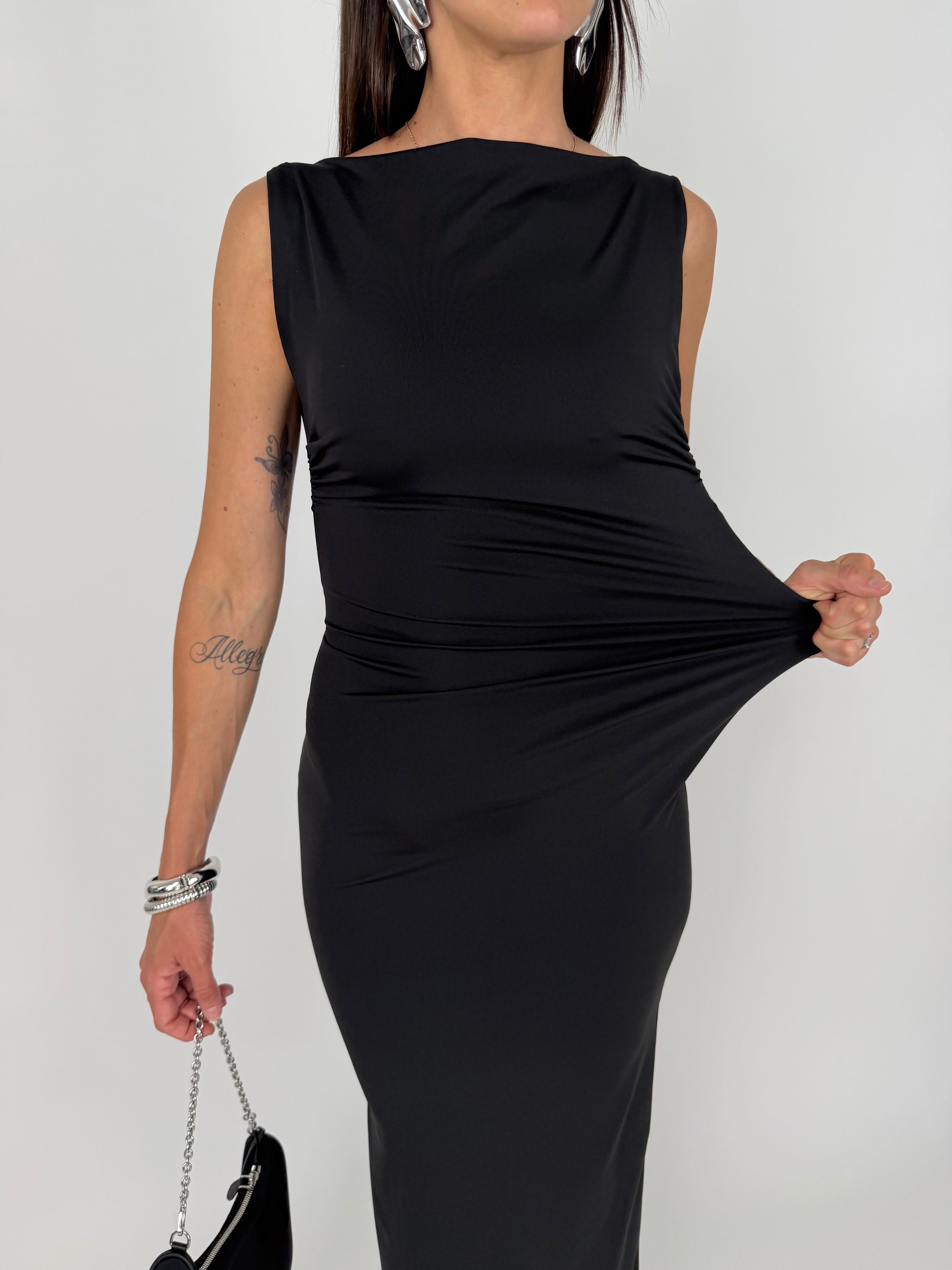HOLE BACK DRESS