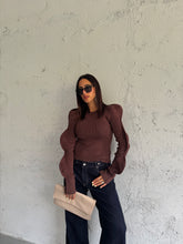 Carica l&#39;immagine nel visualizzatore di Gallery, MAGLIA WAVY CIOCCOLATO
