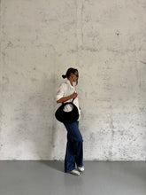 Carica l&#39;immagine nel visualizzatore di Gallery, ROUND BAG NERA
