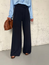 Carica l&#39;immagine nel visualizzatore di Gallery, CROSS BOTTON PANTS
