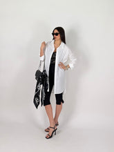 Carica l'immagine nel visualizzatore di Gallery, LONGLINE SHIRT BIANCA
