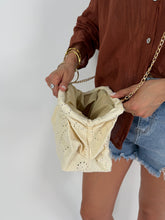 Carica l'immagine nel visualizzatore di Gallery, SUNNY POUCH
