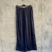 Carica l&#39;immagine nel visualizzatore di Gallery, Pantalone Satin
