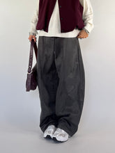 Carica l&#39;immagine nel visualizzatore di Gallery, PANTA SUEDE GREY
