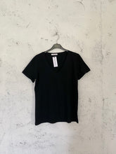 Carica l&#39;immagine nel visualizzatore di Gallery, T-SHIRT TURN UP NERA
