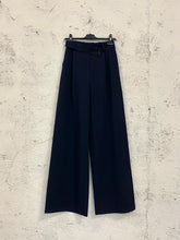 Carica l&#39;immagine nel visualizzatore di Gallery, CROSS BOTTON PANTS
