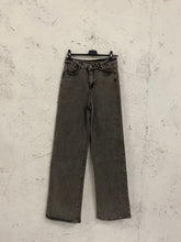 Carica l&#39;immagine nel visualizzatore di Gallery, jeans fumè
