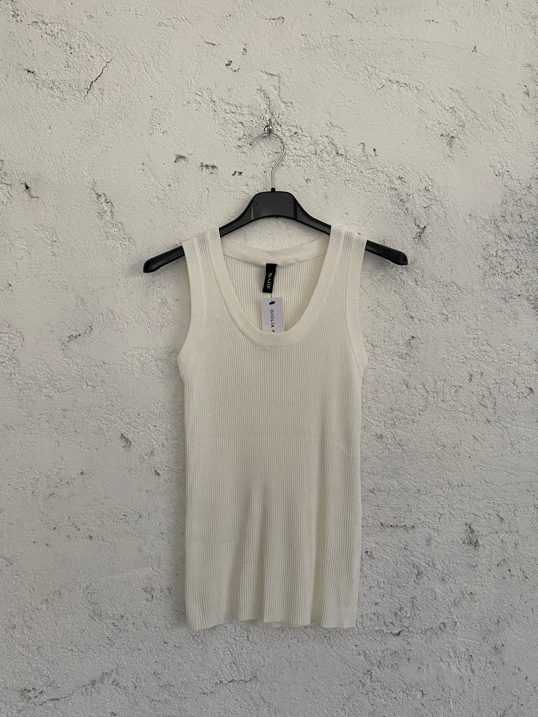 tank top essential