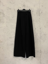 Carica l&#39;immagine nel visualizzatore di Gallery, CROSS BOTTON PANTS

