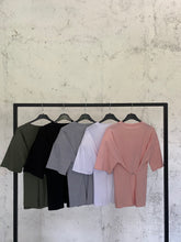 Carica l&#39;immagine nel visualizzatore di Gallery, T-SHIRT HOOK
