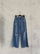 Carica l&#39;immagine nel visualizzatore di Gallery, RIPPED JEANS
