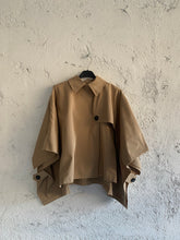 Carica l&#39;immagine nel visualizzatore di Gallery, cape jacket
