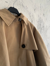 Carica l&#39;immagine nel visualizzatore di Gallery, cape jacket
