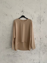 Carica l&#39;immagine nel visualizzatore di Gallery, irregular sweatshirt
