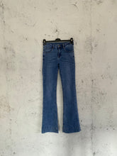 Carica l&#39;immagine nel visualizzatore di Gallery, Flared jeans
