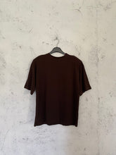 Carica l&#39;immagine nel visualizzatore di Gallery, T-SHIRT SHOULDER AUTUMN CHOCO
